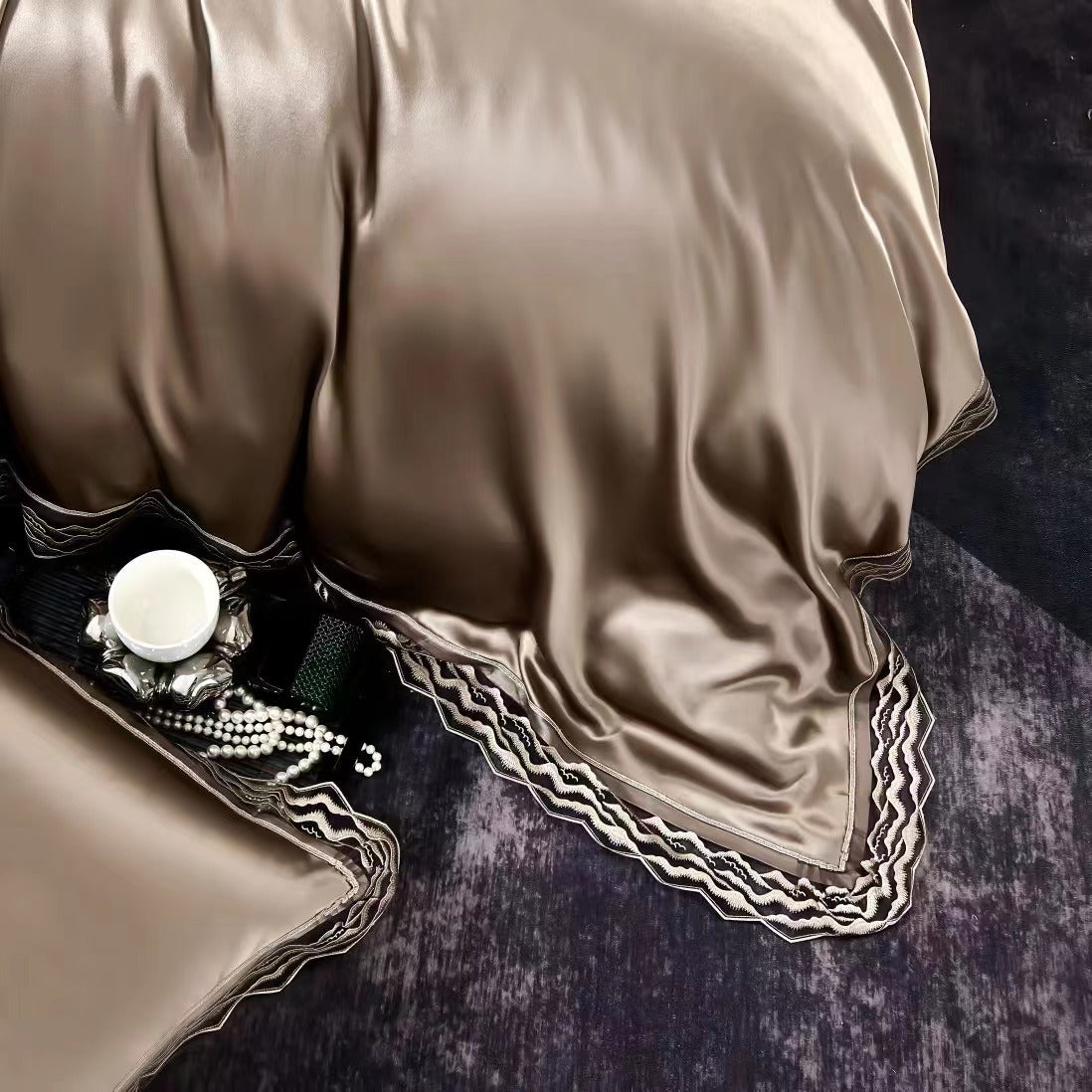 AURUM - Lace artisan 25 Momme 4-Piece Pure Mulberry Silk Bed Linen Set