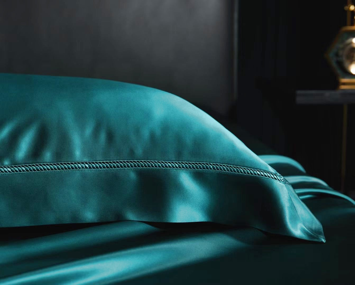 PAVONINE - Lace artisan 30 Momme 4-Piece Pure Mulberry Silk Bed Linen Set