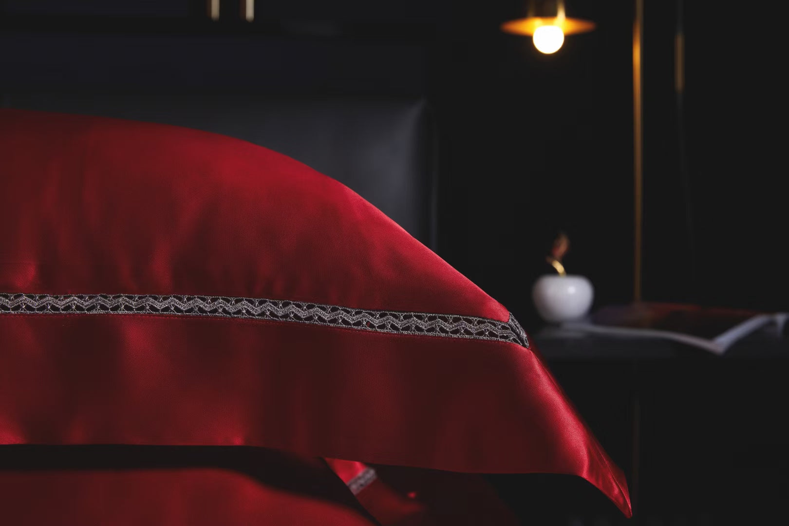 WINE - Lace artisan 25 Momme 4-Piece Pure Mulberry Silk Bed Linen Set