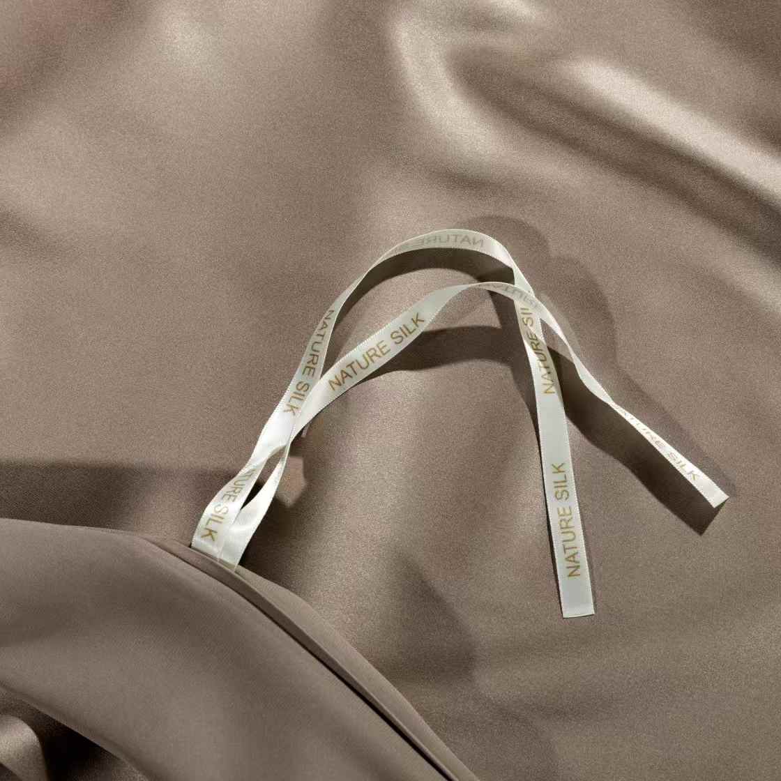 35 momme 100% silk duvet cover #color_dark-gold