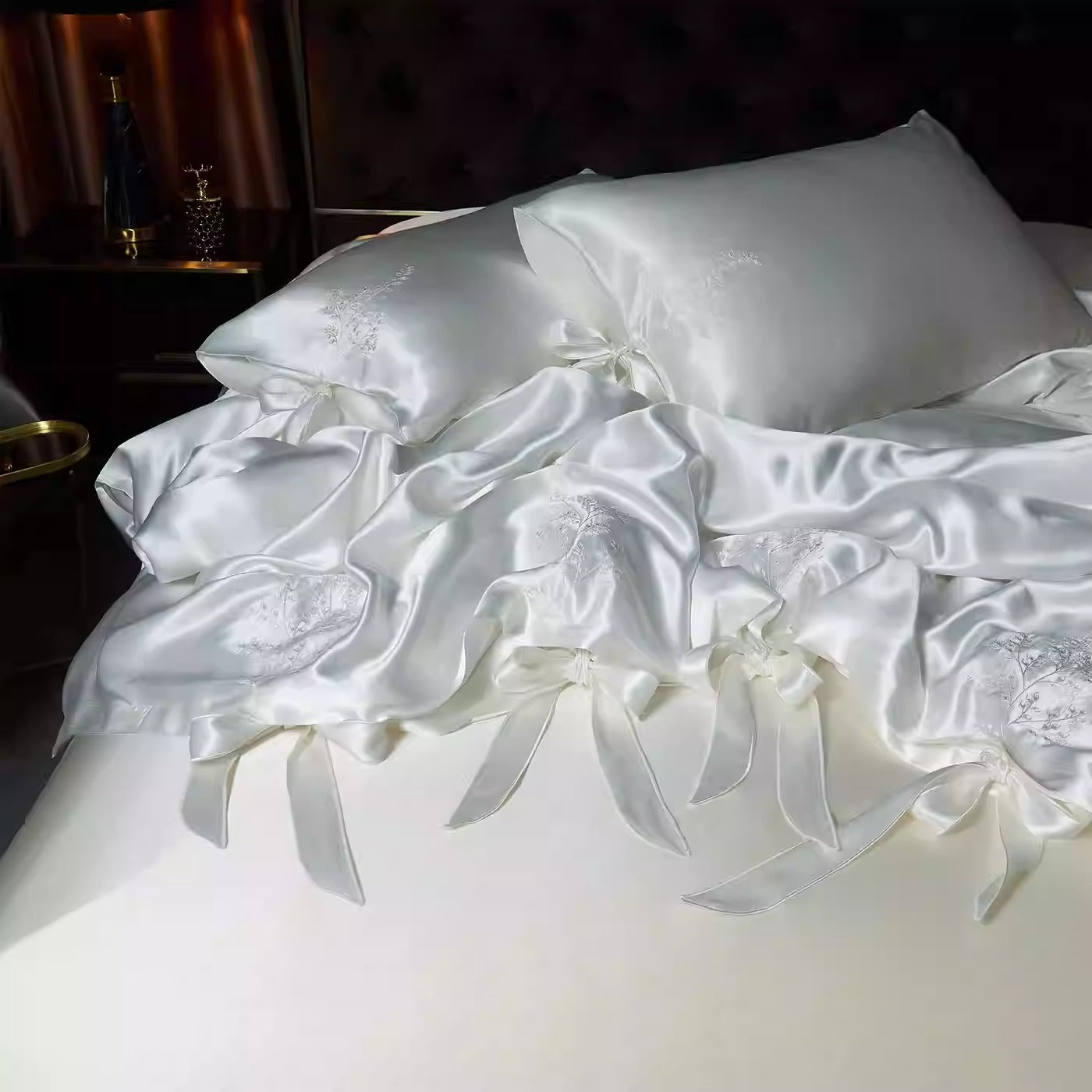 SUYUEAT - Embroidered 30 Momme Full Silk Set 4pcs, Princess White