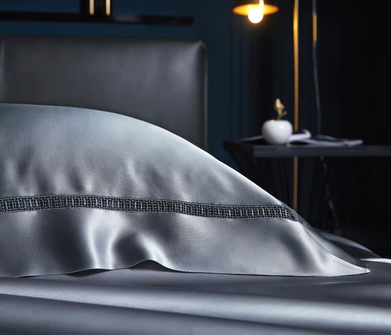 MIST - Lace artisan 30 Momme 4-Piece Pure Mulberry Silk Bed Linen Set