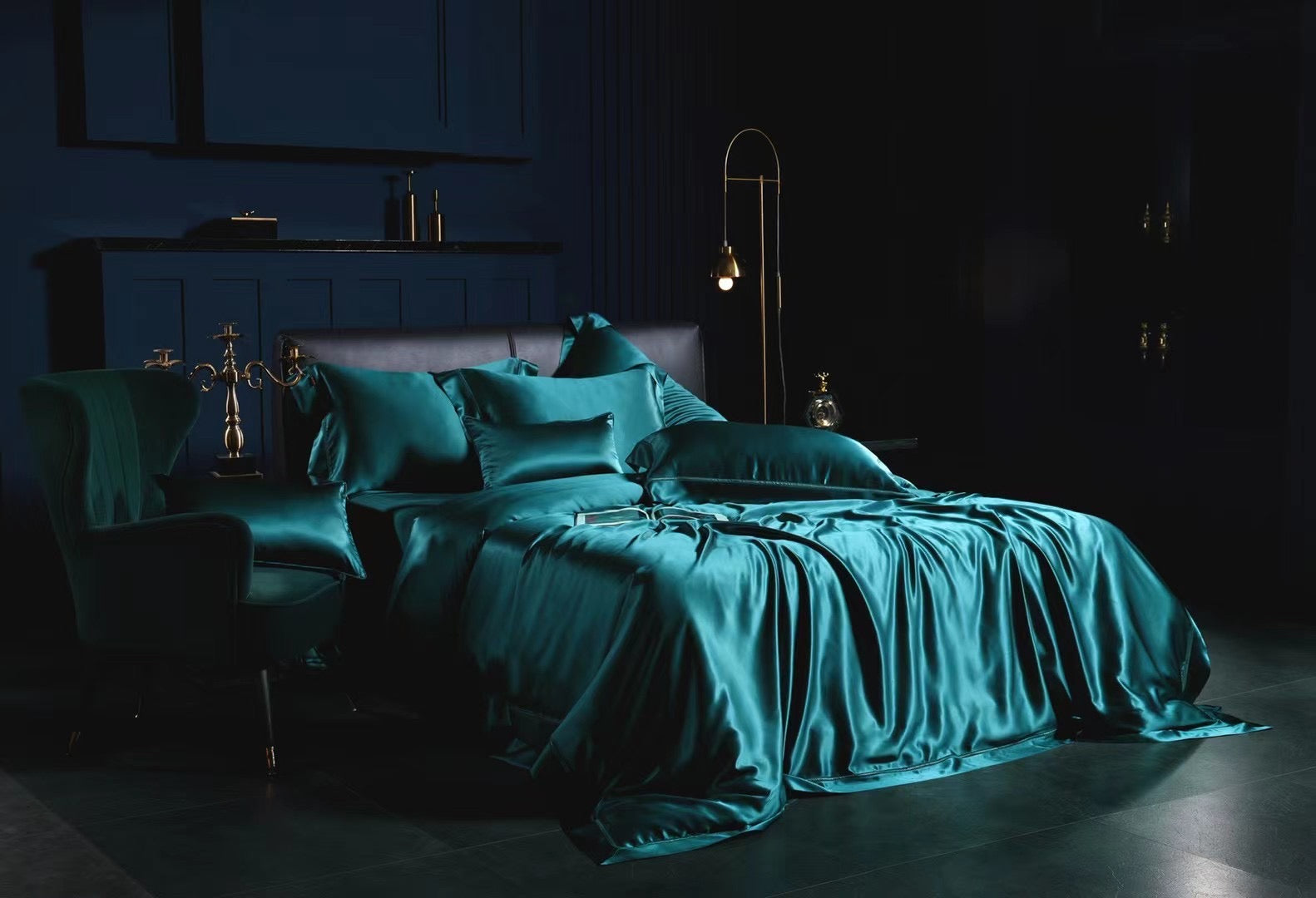 PAVONINE - Lace artisan 30 Momme 4-Piece Pure Mulberry Silk Bed Linen Set