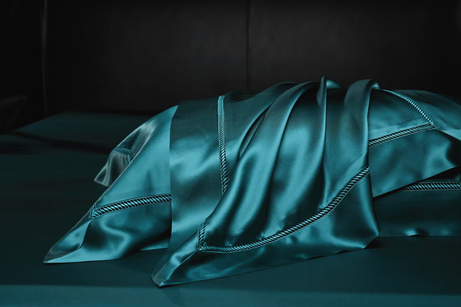 PAVONINE - Lace artisan 30 Momme 4-Piece Pure Mulberry Silk Bed Linen Set